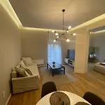 Center 2, Cozy And Modern 2br In The Center