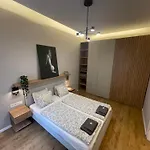 Center 2, Cozy And Modern 2br In The Center *