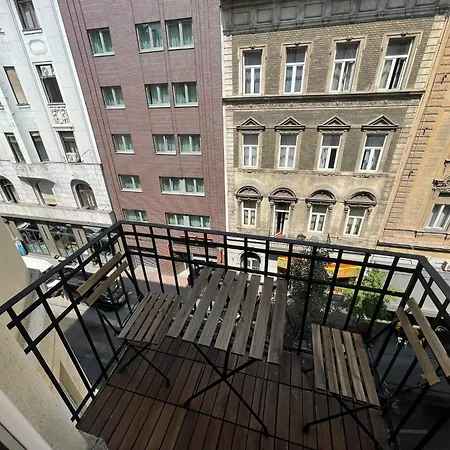 Center 2, Cozy And Modern 2br In The Center * بودابست