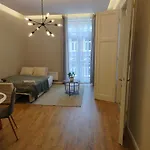Apartmán Center 2, Cozy And Modern 2br In The Center Budapešť