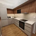 Center 2, Cozy And Modern 2br In The Center *