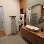 Center 2, Cozy And Modern 2br In The Center Budapešť