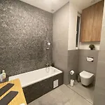 Apartmán Center 2, Cozy And Modern 2br In The Center