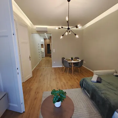 Apartment Center 2, Cozy And Modern 2br In The Center *