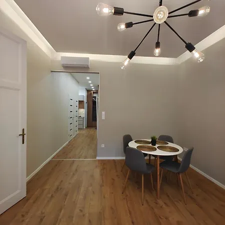 Center 2, Cozy And Modern 2br In The Center Apartment