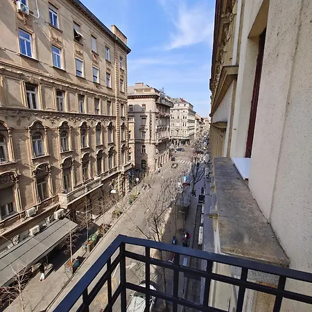 Apartment Center 2, Cozy And Modern 2br In The Center Budapest