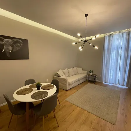Center 2, Cozy And Modern 2br In The Center Lejlighed Budapest