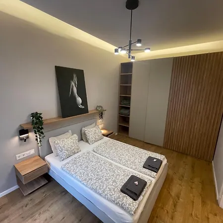 Center 2, Cozy And Modern 2br In The Center *